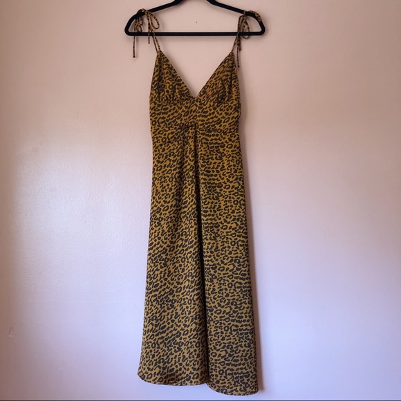 Akaiv Leopard Print Midi Dress - Picture 2 of 4